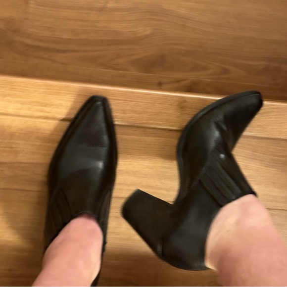 Vintage Leather Heeled ankle boots - Picture 2 of 5